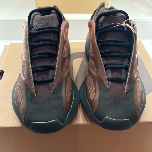 YEEZY 700 V3 COPPER FADE - Picture 2 of 9